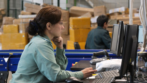 Сотрудники во время работы 