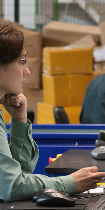 Сотрудники во время работы 