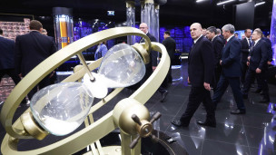 Председатель правительства РФ Михаил Мишустин во время посещения экспозиции "Атом" на ВДНХ