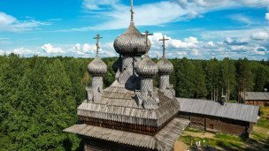Деревянная церковь Вознесения Господня вид сверху