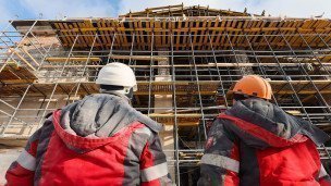 Рабочие во время восстановительных работ