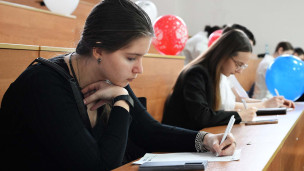 Студенты на лекции в институте