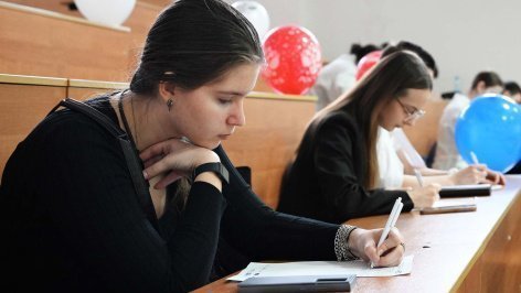 Студенты на лекции в институте