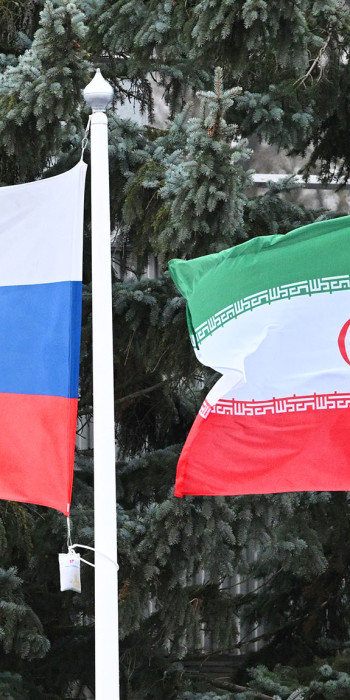 Флаги России и Ирана