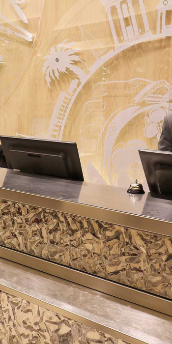 Стойка регистрации в отеле