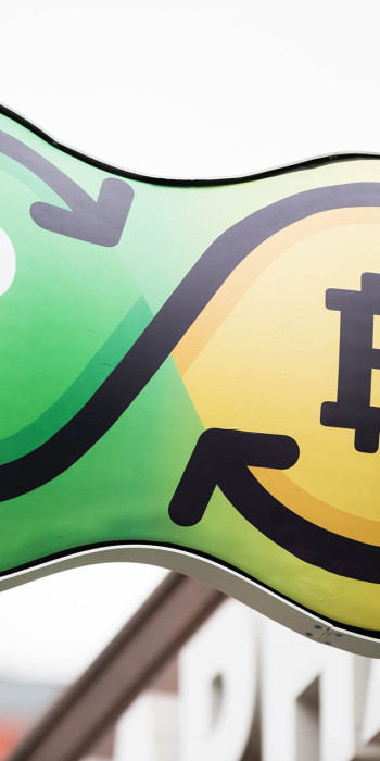 вывеска обмена рублей на биткоины
