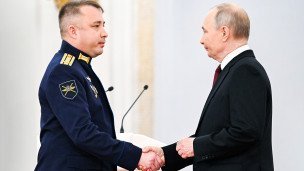 Президент РФ Владимир Путин и подполковник 