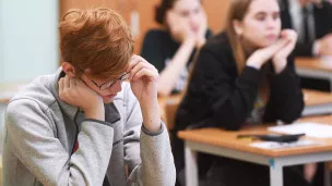  В школу — без стресса: что делать, если ребенка травят на уроках или после них