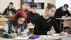 Как подростку устроиться на работу?