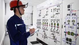 Сотрудник электроподстанции