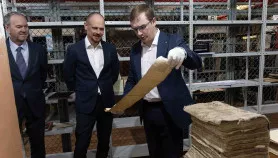 Архивисты в архиве